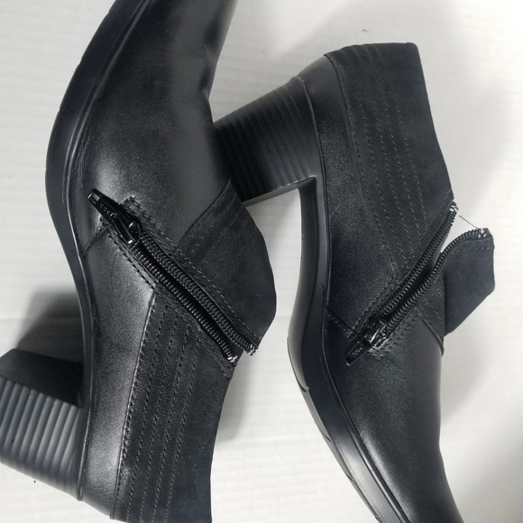 CLARKS BENDABLE BLACK HEELED DRESS SHOE WITH INNER ZIPPERS SIZE 11 - Picture 6 of 10